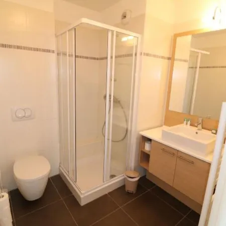 Modern 3 Bedroom Lecerf 5 To The Croisette 411 By Interhome * Cannes