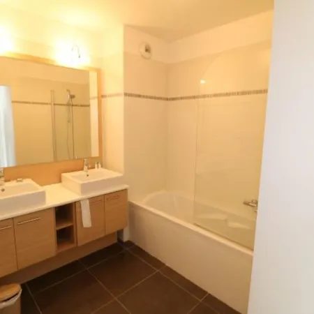 Modern 3 Bedroom Lecerf 5 To The Croisette 411 By Interhome Apartamento