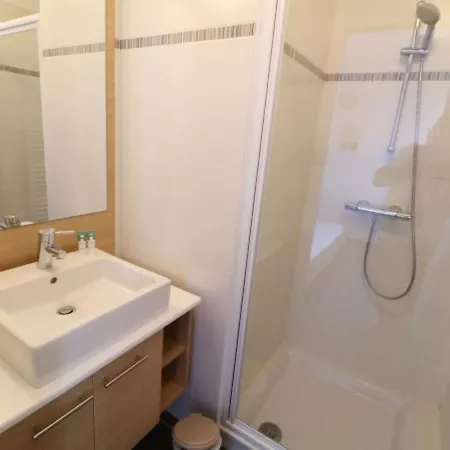 Modern 3 Bedroom Lecerf 5 To The Croisette 411 By Interhome Apartamento